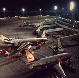 Aeroporto do galeo nos anos 80. Note um 727 semelhante ao PP-SRK
